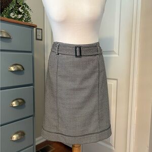 TALBOTS BLACK AND WHITE HOUNDSTOOTH BELTED SKIRT, size 10
